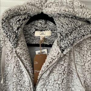 NWT Thread + Supply soft fluffy fleece hoodie jacket small gray
